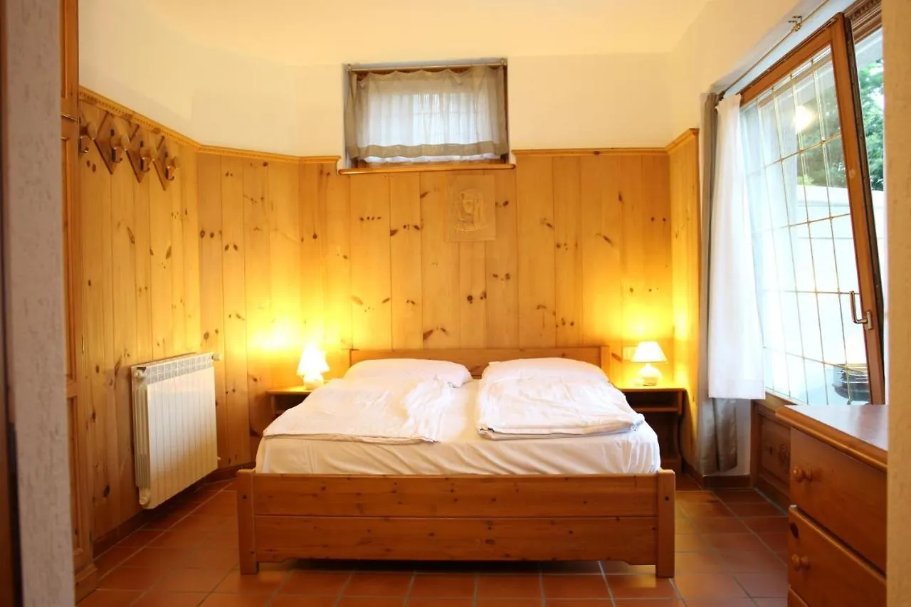 Apartment Carlo B Garten Ferienwohnung Eg Piantedo Italy